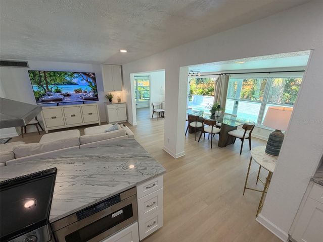 5813 26TH AVENUE N, St Petersburg, FL 33710