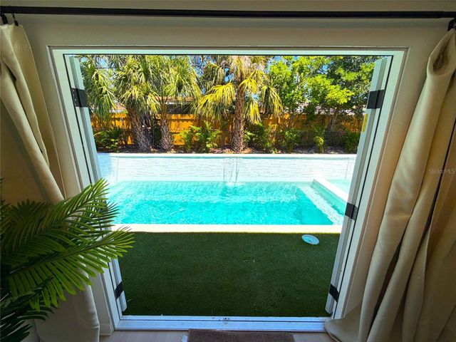 5813 26TH AVENUE N, St Petersburg, FL 33710
