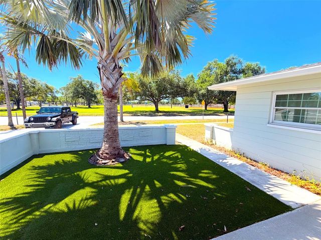 5813 26TH AVENUE N, St Petersburg, FL 33710