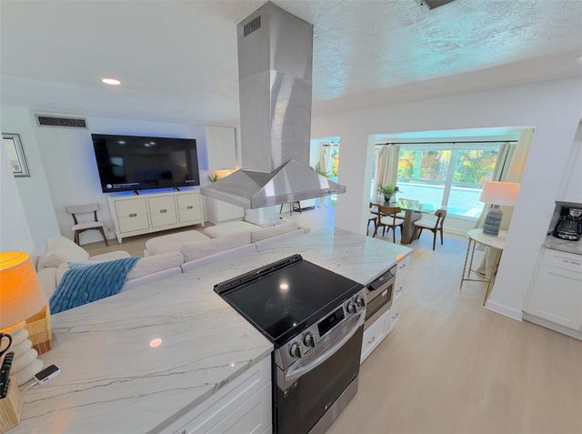 5813 26TH AVENUE N, St Petersburg, FL 33710