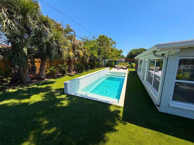 5813 26TH AVENUE N, St Petersburg, FL 33710