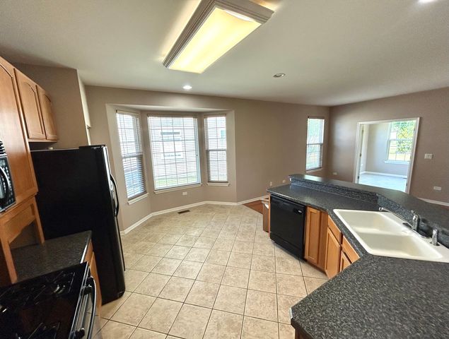 21214 Lily Lake Lane, Crest Hill, IL 60403