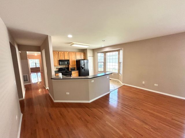 21214 Lily Lake Lane, Crest Hill, IL 60403