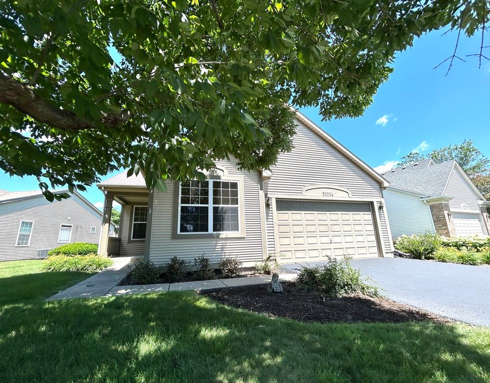 21214 Lily Lake Lane, Crest Hill, IL 60403