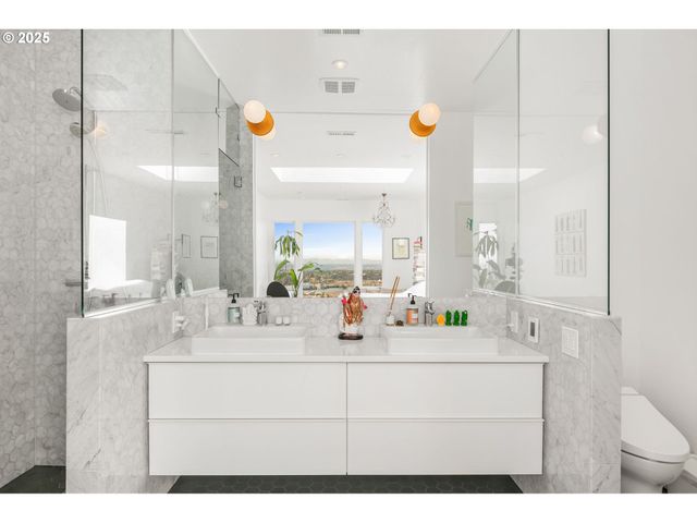 424 Nw MACLEAY Blvd, Portland, OR 97210