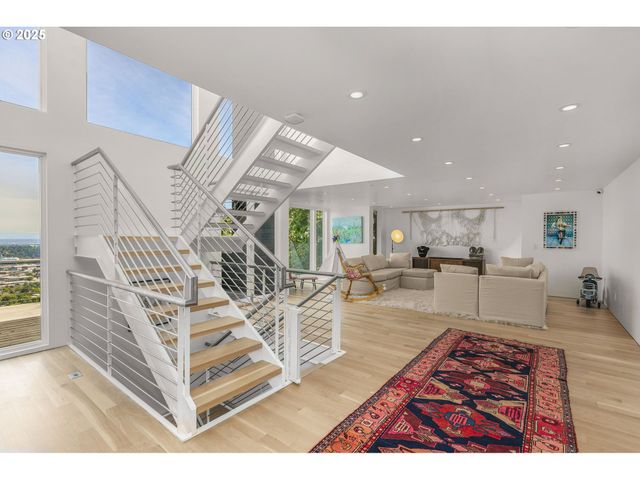 424 Nw MACLEAY Blvd, Portland, OR 97210