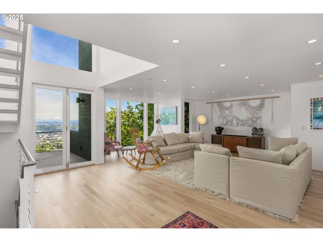 424 Nw MACLEAY Blvd, Portland, OR 97210