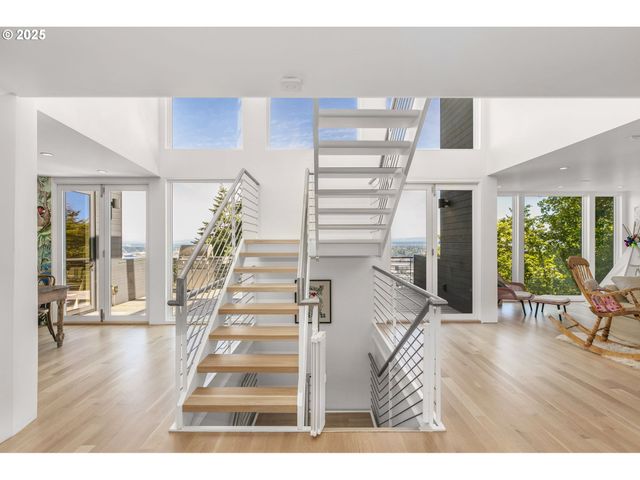 424 Nw MACLEAY Blvd, Portland, OR 97210