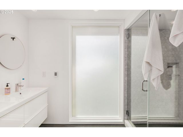 424 Nw MACLEAY Blvd, Portland, OR 97210