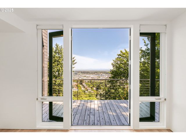 424 Nw MACLEAY Blvd, Portland, OR 97210