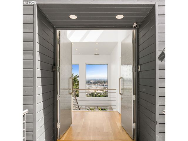 424 Nw MACLEAY Blvd, Portland, OR 97210