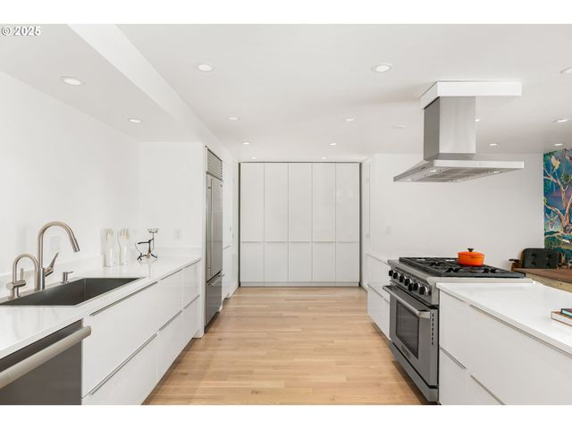 424 Nw MACLEAY Blvd, Portland, OR 97210