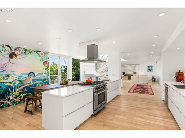 424 Nw MACLEAY Blvd, Portland, OR 97210