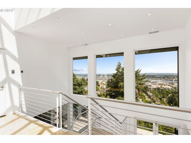 424 Nw MACLEAY Blvd, Portland, OR 97210