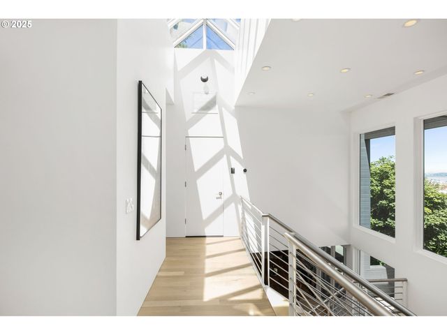 424 Nw MACLEAY Blvd, Portland, OR 97210