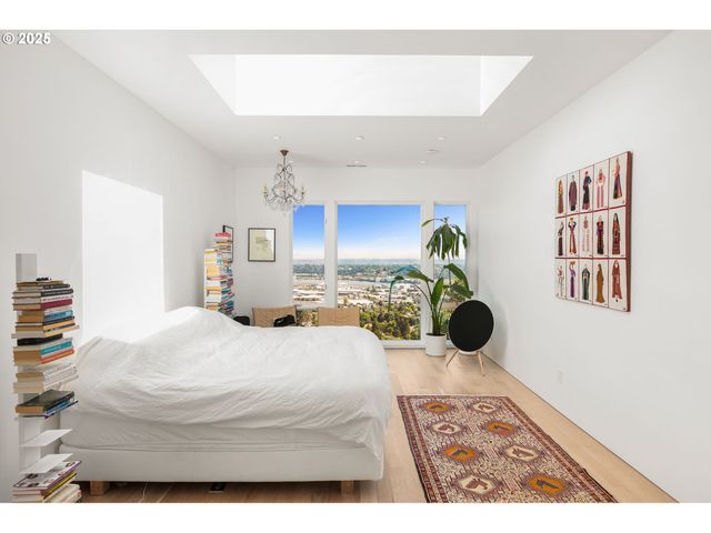 424 Nw MACLEAY Blvd, Portland, OR 97210