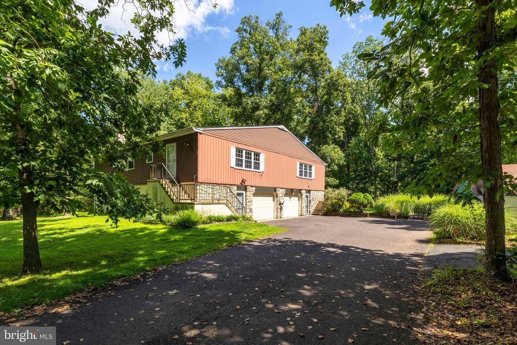 2073-2061 SCHOOL RD, HATFIELD, PA 19440 — exterior
