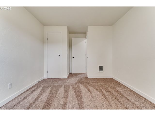 85160 LARSON Rd, Eugene, OR 97405