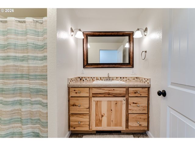 85160 LARSON Rd, Eugene, OR 97405