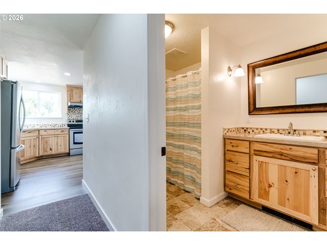 85160 LARSON Rd, Eugene, OR 97405