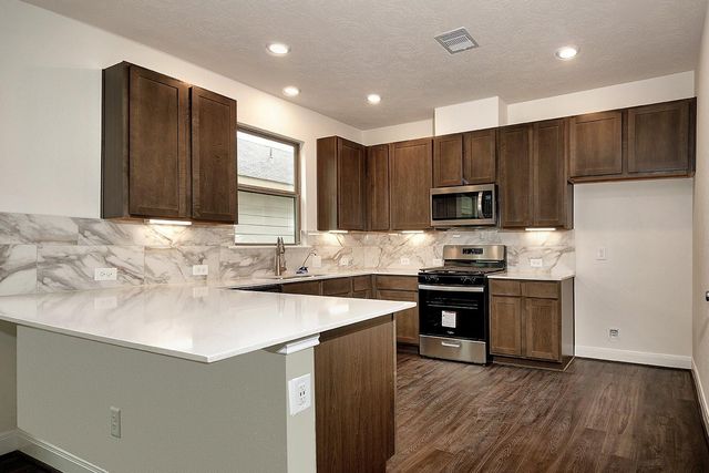 27646 Mesabe Drive, Magnolia, TX 77354