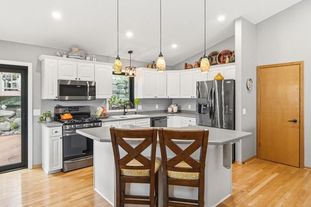 221 Yarrow Hill Drive, Cottage Grove, WI 53527