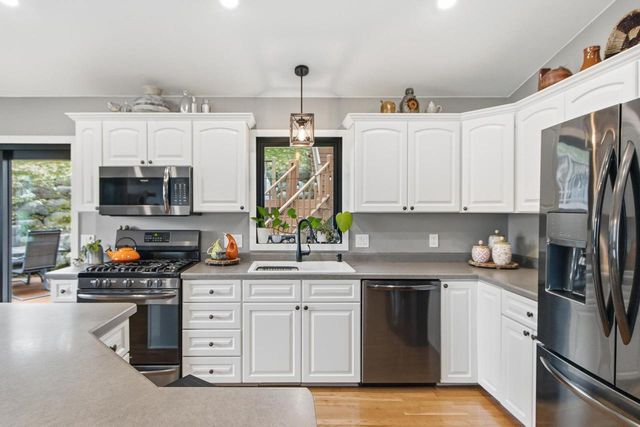 221 Yarrow Hill Drive, Cottage Grove, WI 53527