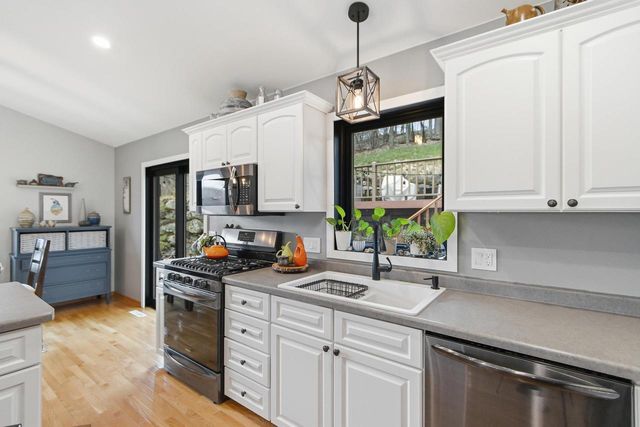 221 Yarrow Hill Drive, Cottage Grove, WI 53527