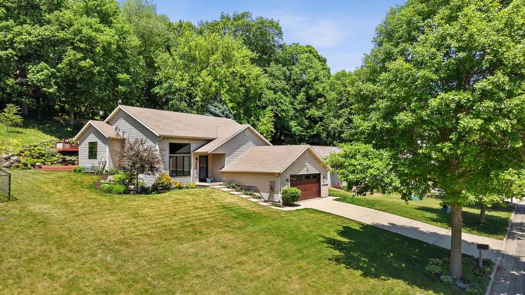 221 Yarrow Hill Drive, Cottage Grove, WI 53527