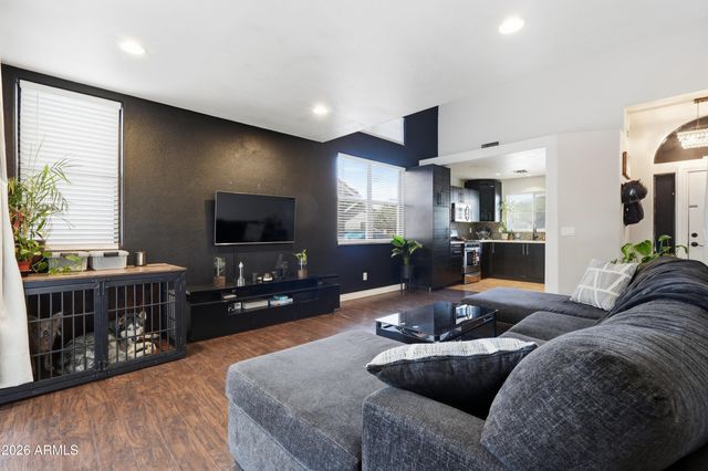 1425 S LINDSAY Road 16, Mesa, AZ 85204