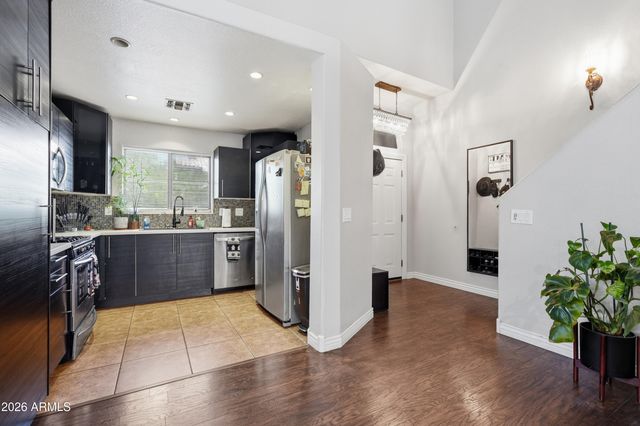 1425 S LINDSAY Road 16, Mesa, AZ 85204