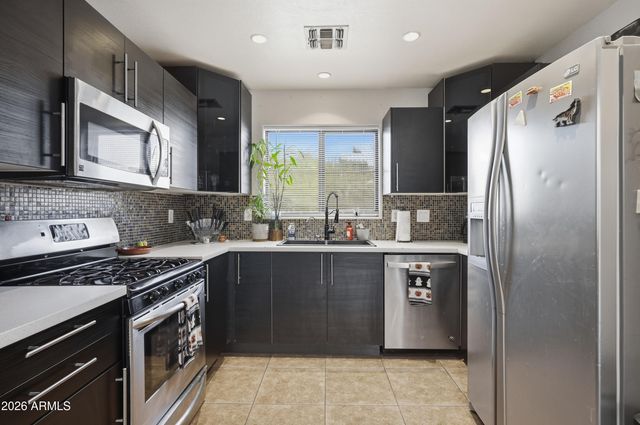 1425 S LINDSAY Road 16, Mesa, AZ 85204