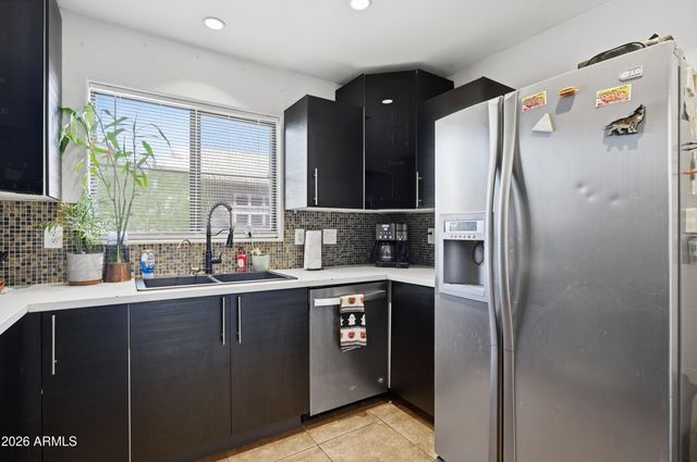 1425 S LINDSAY Road 16, Mesa, AZ 85204