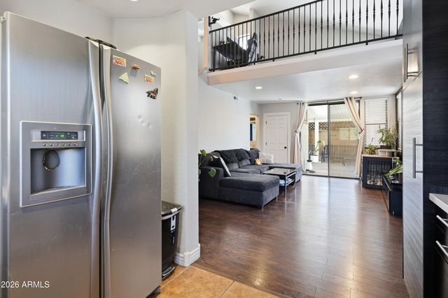 1425 S LINDSAY Road 16, Mesa, AZ 85204
