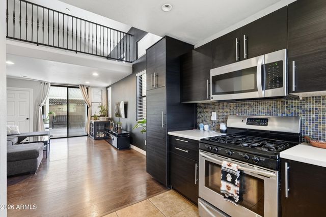 1425 S LINDSAY Road 16, Mesa, AZ 85204