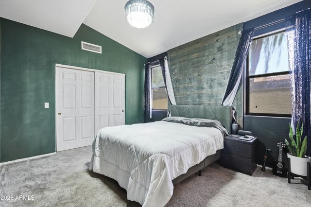 1425 S LINDSAY Road 16, Mesa, AZ 85204