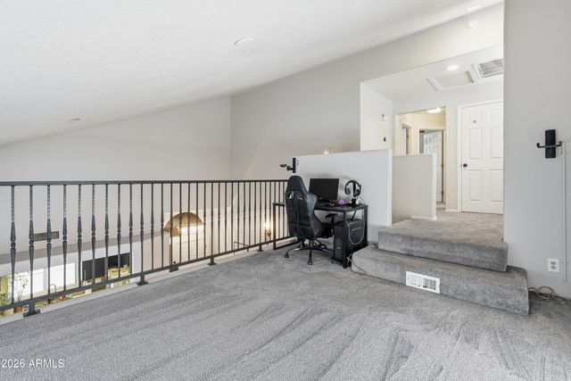 1425 S LINDSAY Road 16, Mesa, AZ 85204