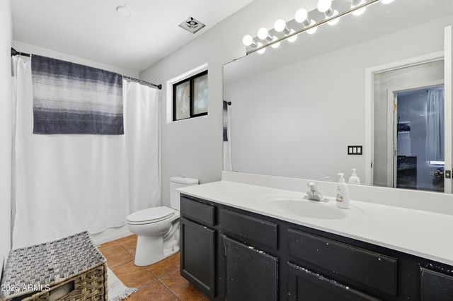 1425 S LINDSAY Road 16, Mesa, AZ 85204