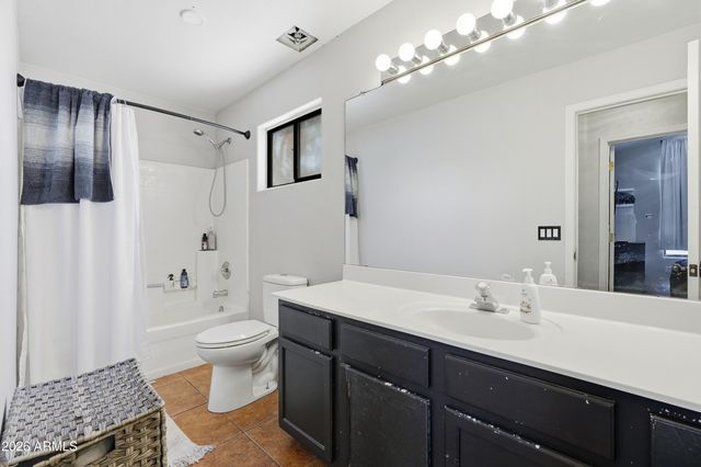 1425 S LINDSAY Road 16, Mesa, AZ 85204