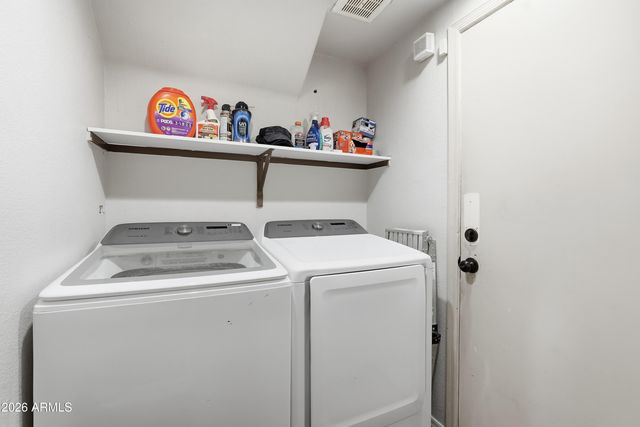 1425 S LINDSAY Road 16, Mesa, AZ 85204