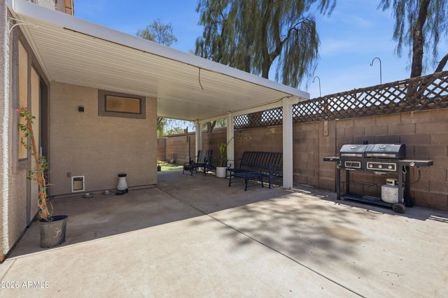 1425 S LINDSAY Road 16, Mesa, AZ 85204