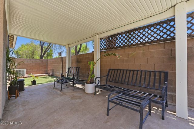 1425 S LINDSAY Road 16, Mesa, AZ 85204