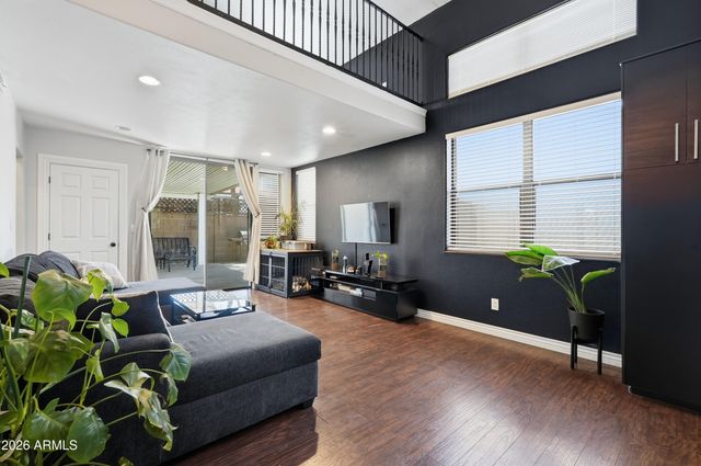 1425 S LINDSAY Road 16, Mesa, AZ 85204