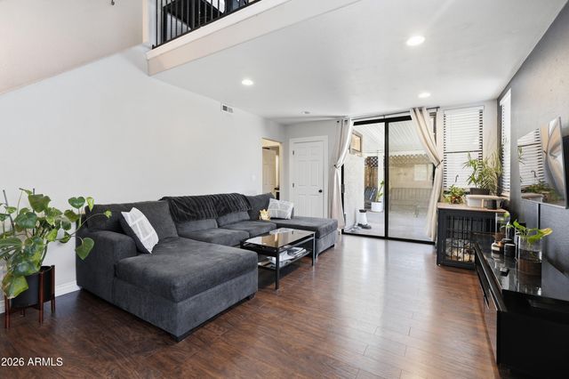 1425 S LINDSAY Road 16, Mesa, AZ 85204