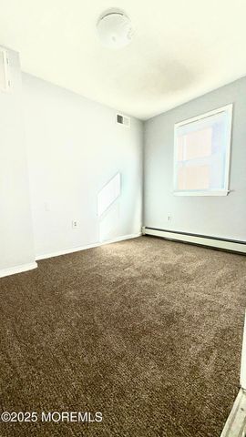 27 3rd Avenue, Toms River, NJ 08757