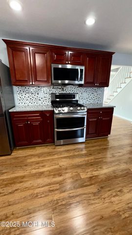 27 3rd Avenue, Toms River, NJ 08757