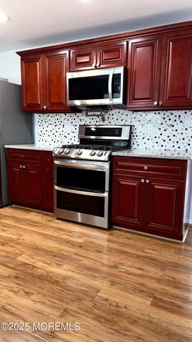 27 3rd Avenue, Toms River, NJ 08757