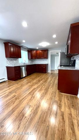 27 3rd Avenue, Toms River, NJ 08757