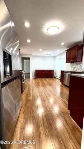 27 3rd Avenue, Toms River, NJ 08757
