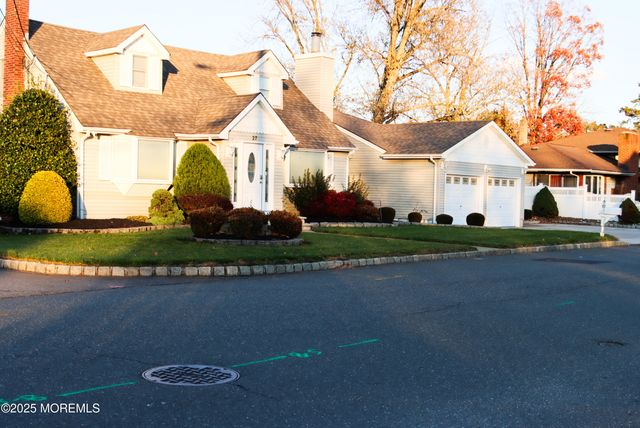 27 3rd Avenue, Toms River, NJ 08757